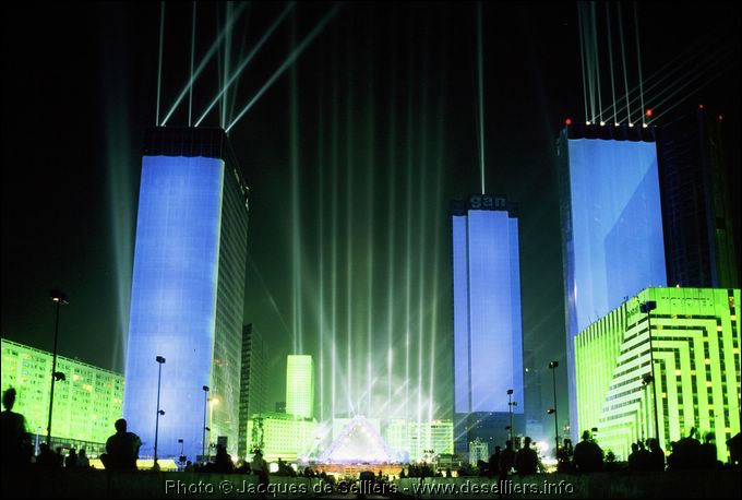 la-defense_210.jpg